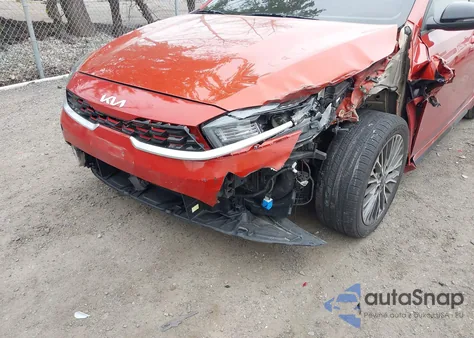 2022 Kia Forte Gt-Line z USA, uszkodzony, nr VIN 3KPF54AD4NE469403